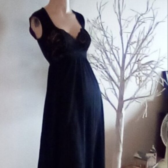 Olga Vintage NWT Black Long Flowing  Negligee Size M And Vanity Fair Negligee 36 - Picture 8 of 15